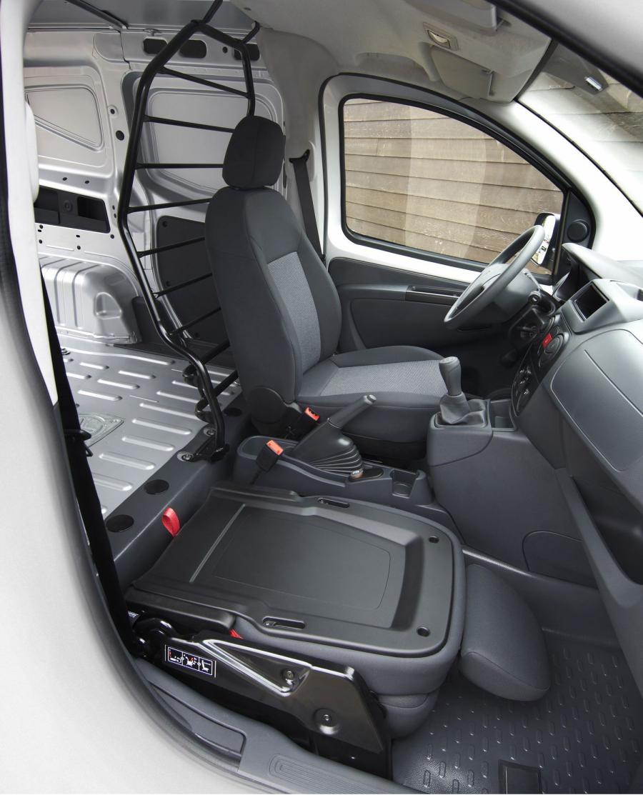  Peugeot Bipper 2008 года  (фото 50 из 93)
